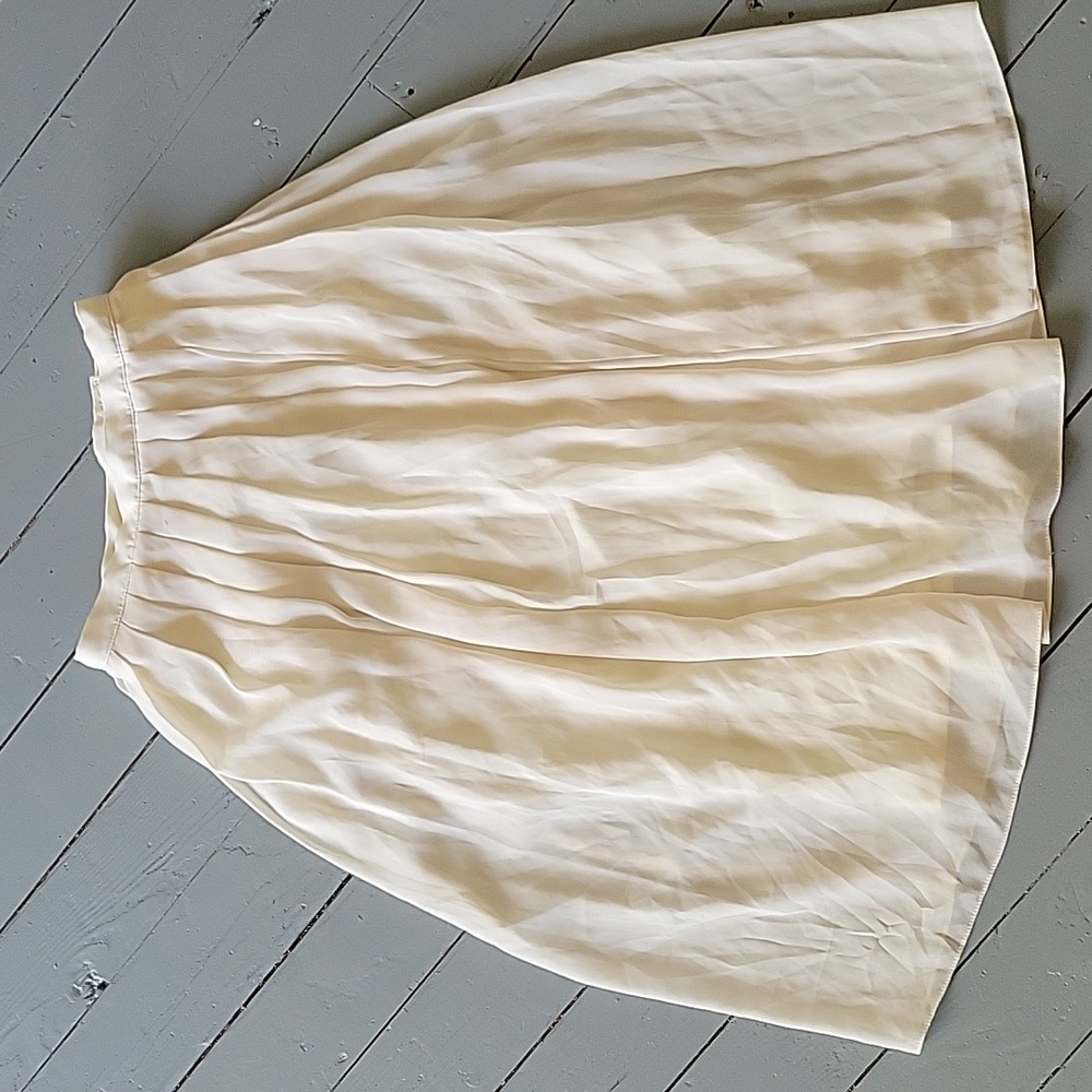 White pleated chiffon skirt